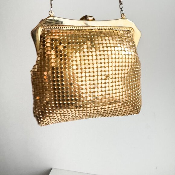 Vintage Gold Tone Mesh Snakehead Clasp Little evening Purse - Picture 2 of 7
